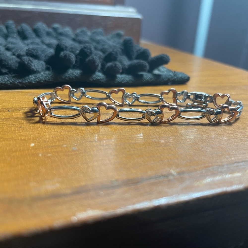 Chic Heart Link Bracelet in Gold and Silver